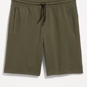 NWT Old Navy Men’s Dynamic Fleece Shorts - Small